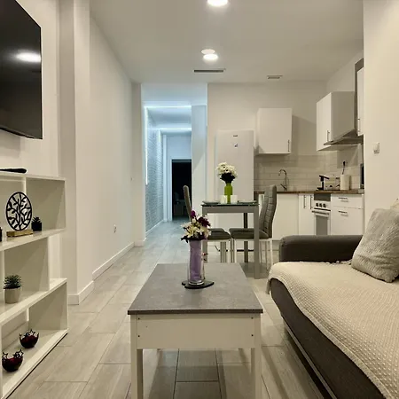 Alcala Galiano 81 By United Renters